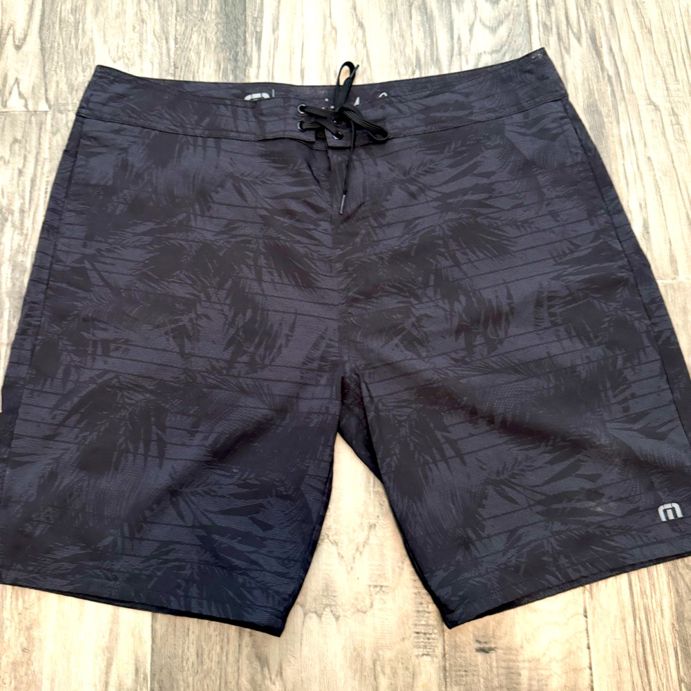 Travis Mathew board shorts size 36